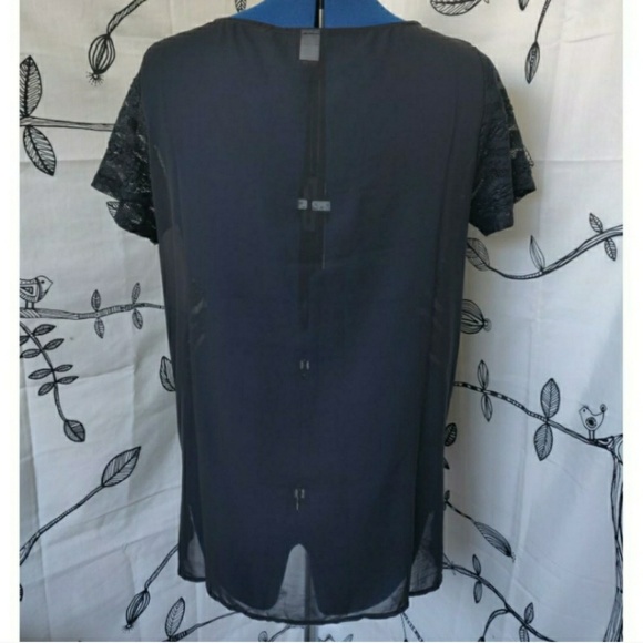 Torrid - Lace front top - Picture 3 of 8